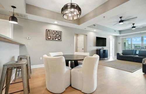 New 2 Bed 2 Bath Condo with Pool at BMS - Foto 11