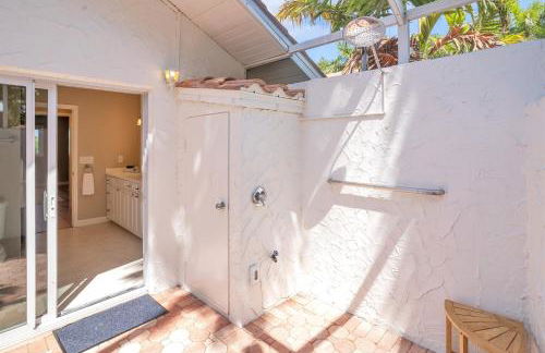 Paradise with a pool, pier and private beach area - Foto 23