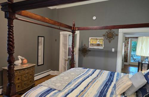 Newly Renovated Historic 6-Bedroom Manor, Where Timeless Elegance Meets Modern Luxury - Foto 4