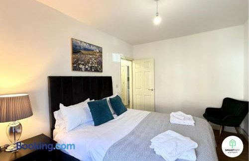 Ground Floor 1 Bedroom Apartment close to Woking train station - Foto 9