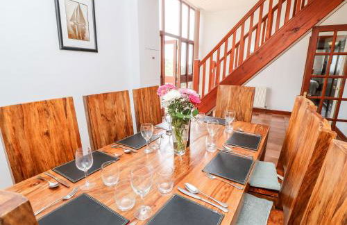 Beachcombers - Photo 9