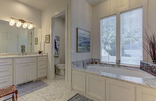 Immaculate Waterfront Family Home for 16 w Private Dock - Foto 44