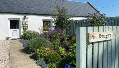 No 1 Ramageton at Carnell Estates - Foto 3, Garden view