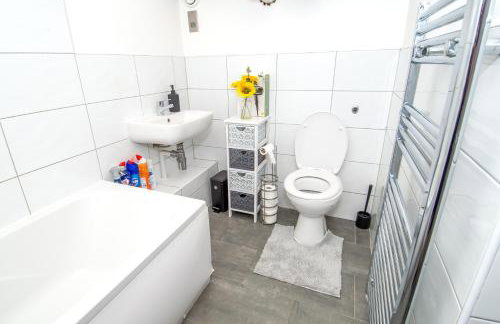 2BR Flat WiFi, Parking Contractors & Families - Foto 46