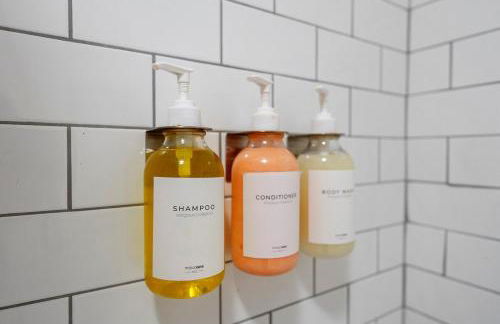 Cozy escape with Hot Tub, ideal for family & friends - Photo 9