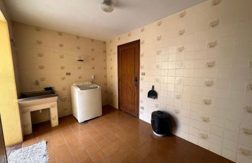 Quarto Elegante - Casa com piscina no Centro - Foto 25