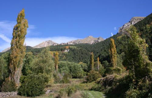 Casa Sallent con bañera hidromasaje y jardín - Foto 2
