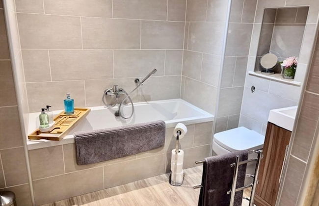 Stunning Spacious Apartment on River Ness - Photo 12