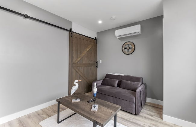 New Luxury 4 Bed Condo Perfect for Winter Rental - Photo 15