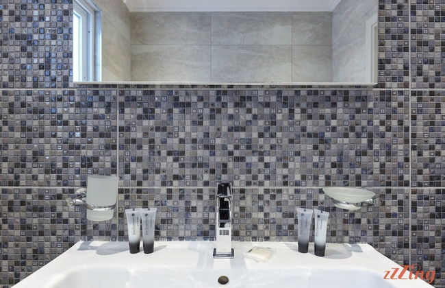 Seafront Penthouse With Unobstructed Sea Views - Photo 13