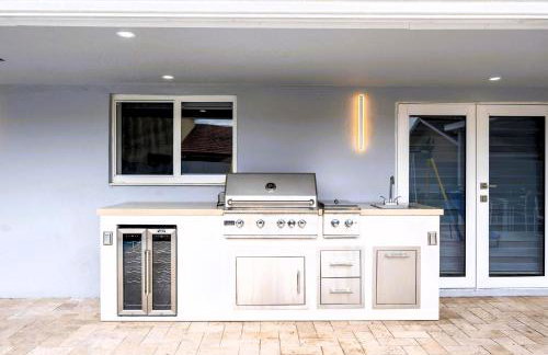 Spectacular Miami- Htd Pool,5 Bdrooms ,MiniGolf, Playground, Baby Items, BBQ - Photo 20