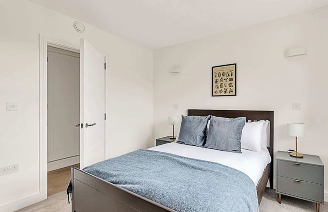 Sunny 2-bed Gem in Chiswick - Foto 1