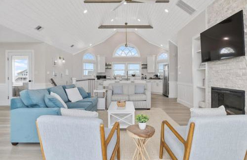 Elegant Updated Oceanfront Home with Pool & Hot Tub - Photo 31