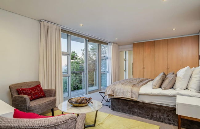 Immaculate Camps Bay Villa w Jacuzzi Views Pool Villa Grenache - Photo 21