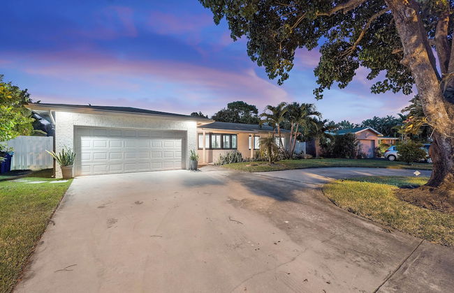 Coastal Retreat Stylish 4 BDR w/ Private Pool! - Foto 49