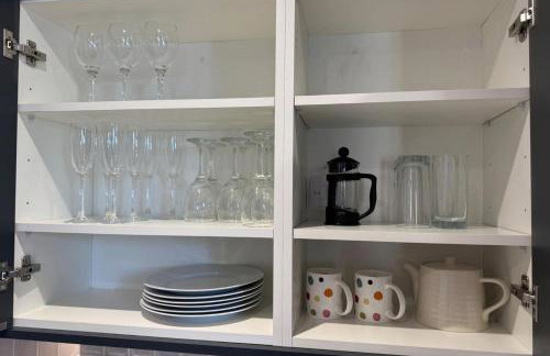 Apartment - Sleeps 2 - Pet Friendly - Parking - Foto 7