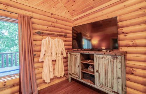 Smoke Rise Lodge · Lake Front, Luxury Cabin, Hot Tub, - Photo 23