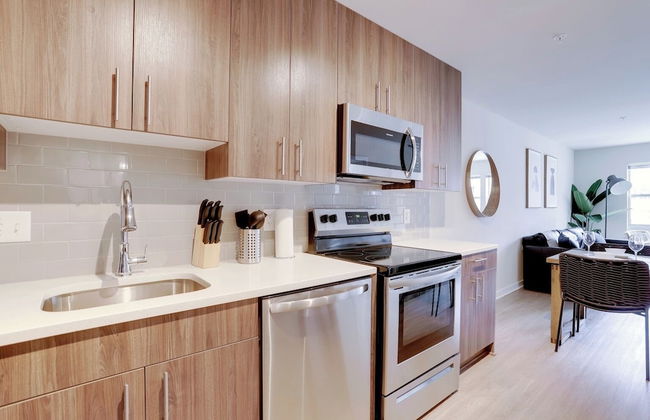 Comfort Apartments Near Capitol City - Photo 35