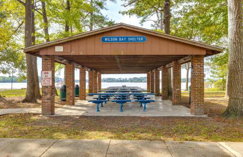 3 Mi to Camp Lejeune Home with Fire Pit and Grill! - Foto 34