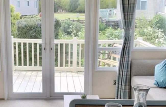 Stunning River View 2 Bedroom Caravan With Decking - Foto 20