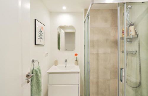 Modern City Centre Apartment w/ Terrace & Fast WIFI - Foto 17