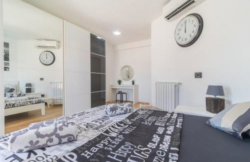 Superb villa Maxima with private pool, sauna, jacuzzi, playground for up to 18 persons, extra pool heating available - Foto 26