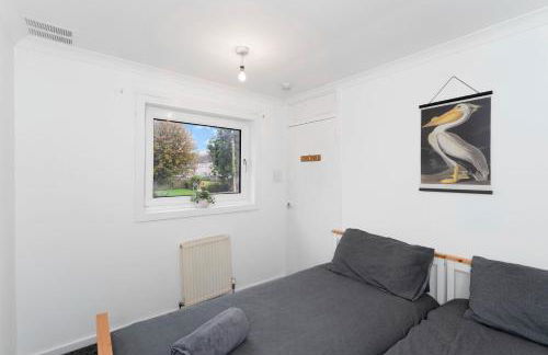 3BR Family House with Free Parking in West Lothian - Photo 8