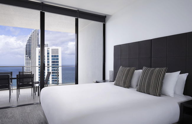 Mantra Circle on Cavill - Photo 14