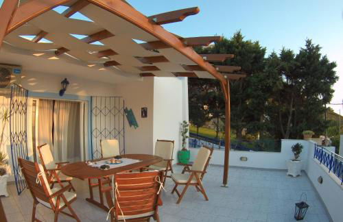 BLUE & WHITE MAISONETTE OVER THE SEA NEAR SOUNIO - Foto 6