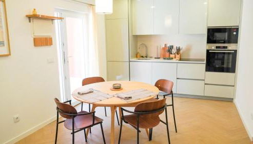 Kalumi Aparthotels - Japandi-Style Apartments with Terrace, Pergola, and Portuguese BBQ - Foto 4