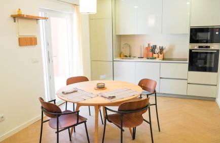 Kalumi Aparthotels - Japandi-Style Apartments with Terrace, Pergola, and Portuguese BBQ - Foto 4