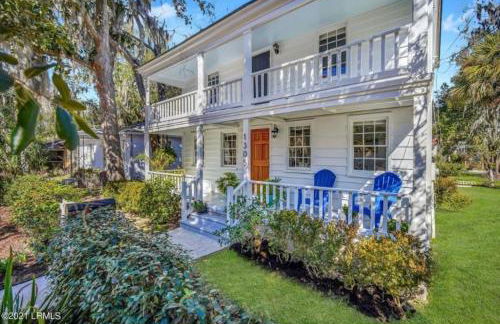 Sea Glass Cottage on Duke - Three Bedrooms Downtown Beaufort - Photo 1