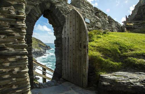 Sundowners panoramic views of countryside sea - Foto 3