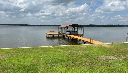Lakefront Oasis with Private Boat Dock on Lake Palestine - Foto 1, Garden view