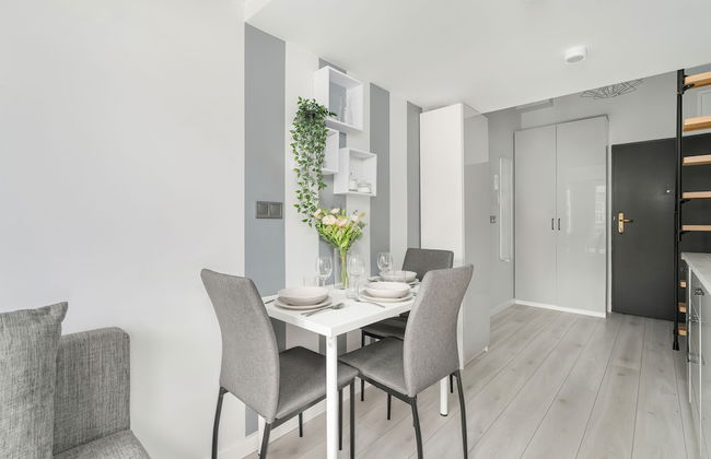 Charming Poznan Center Studio by Renters - Foto 8