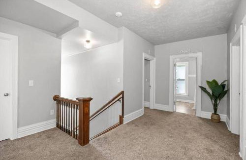 Historic Manor with 8 BDRMS 9 BATHS & 3 Kitchens - Foto 63