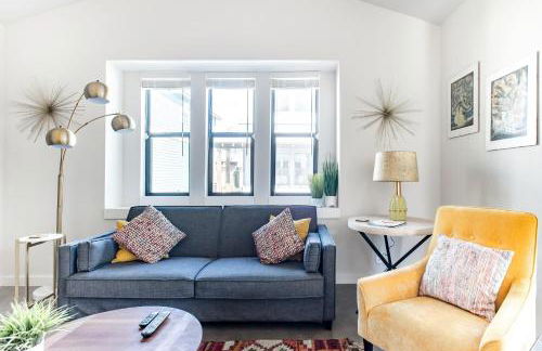 Explore the River Walk from Artsy Designer Retro Chic Home - Foto 38