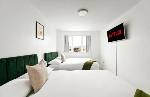 Swan's Place - Large 4bed home, Sleeps 9, Parking x2 & Games room - Foto 15