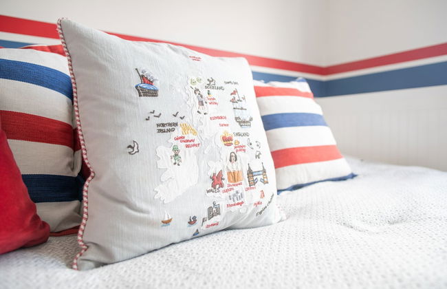 4 Bedroom Detached House 5mins Walk to Shopping Village - Foto 15