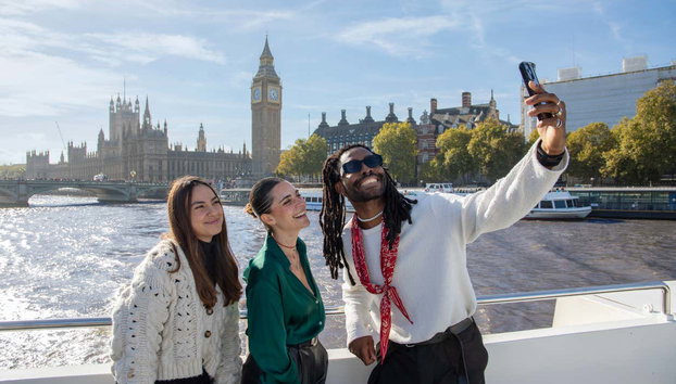 Bateau touristique de Londres avec billet flexible - Photo 5, Passez un bon moment à bord !
