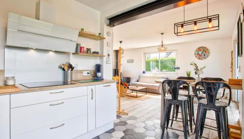 L'effet mer Maison rénovée lumineuse tout confort belle terrasse grand jardin clos sans vis à vis parking jeux pour enfants 5 mn à pied de la plage d'Asnelles et centre bourg - proche Bayeux au coeur des plages du débarquement - Foto 3, stove