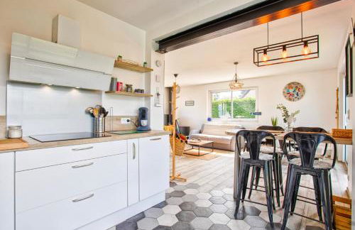 L'effet mer Maison rénovée lumineuse tout confort belle terrasse grand jardin clos sans vis à vis parking jeux pour enfants 5 mn à pied de la plage d'Asnelles et centre bourg - proche Bayeux au coeur des plages du débarquement - Foto 3