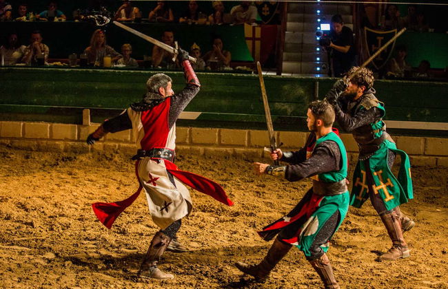 Cena con espectáculo en Magic Robin Hood - Foto 2