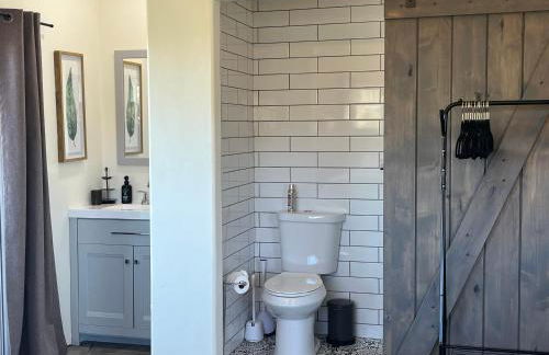 Eagles Nest Casita Luxury king memory foam bed feather pillows & duvet Amazing views, private balcony, Great location & Dog friendly - Foto 54