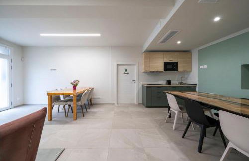 Front Lake Como - 3 Bedrms with AC, Free Parking and Wifi - Foto 13