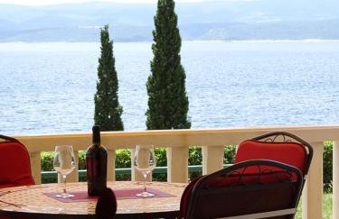 ON THE BEACH 4-pax Apartment A2 with a terrace & sea view - Photo 1