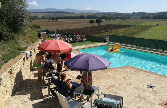 Portion of a Farmhouse With 30 Beds - 4 Apartments and 2 Rooms - Foto 31