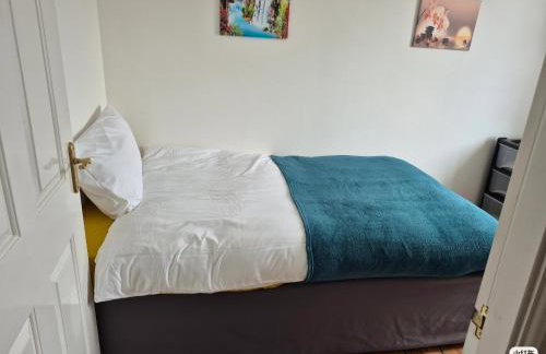 Beautiful home with 3 beds in 3 seperate rooms in Durham free parking - Foto 9