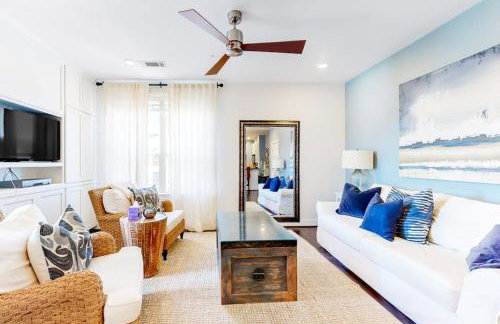 Water-View Condo with Balcony, Smart TVs, Washer/Dryer and Pool - Foto 8
