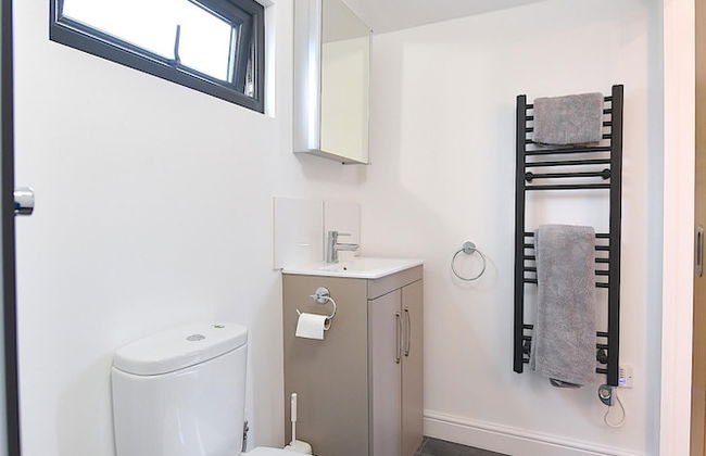 Cheerful 1BD Cottage With Parking Nr Guildford - Foto 6